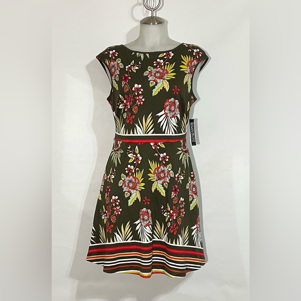 New York & Company Sleeve Less Dress
Size M Olive Green W/Flowers 
Brand New